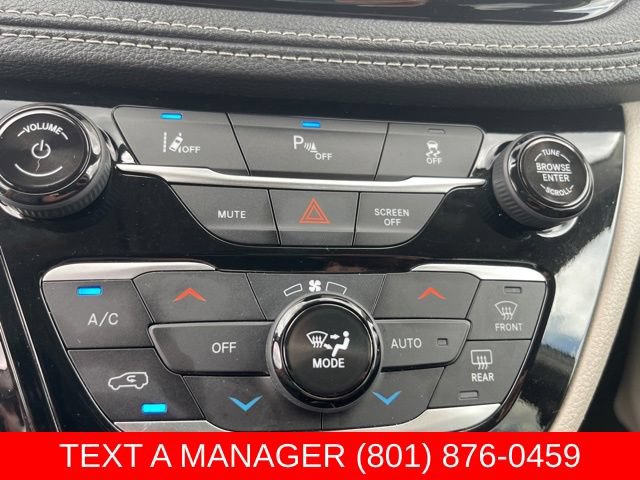 Used 2024 Chrysler Pacifica Limited FWD image 25