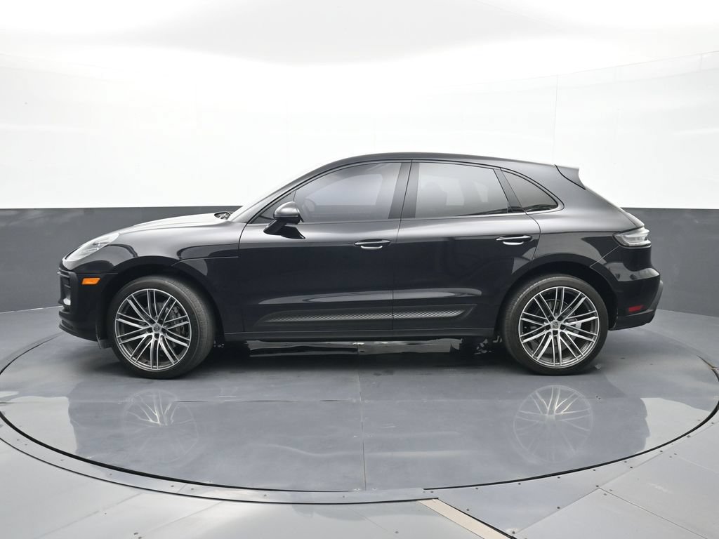 Certified 2023 Porsche Macan AWD/4WD image 2