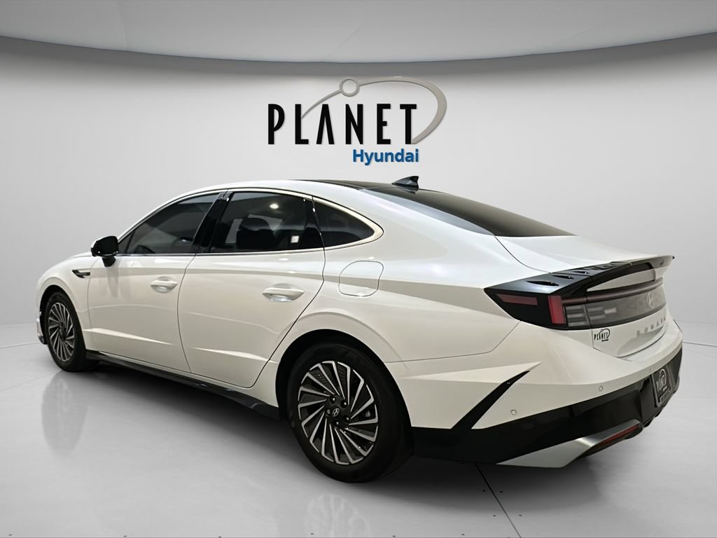 Certified 2025 Hyundai Sonata Limited FWD image 4