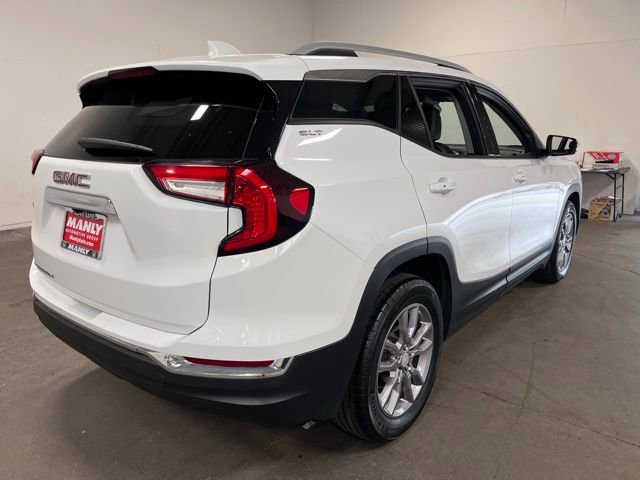 Used 2024 GMC Terrain SLT image 3