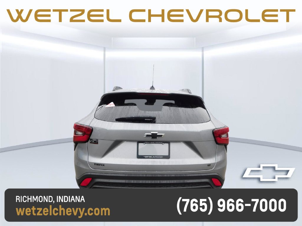 New 2026 Chevrolet Trax LT w/ Midnight Edition FWD image 4