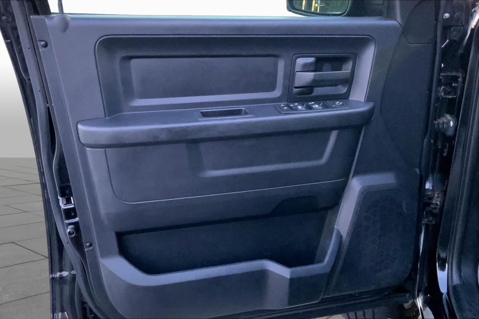 Used 2015 RAM 1500 Express AWD/4WD image 19