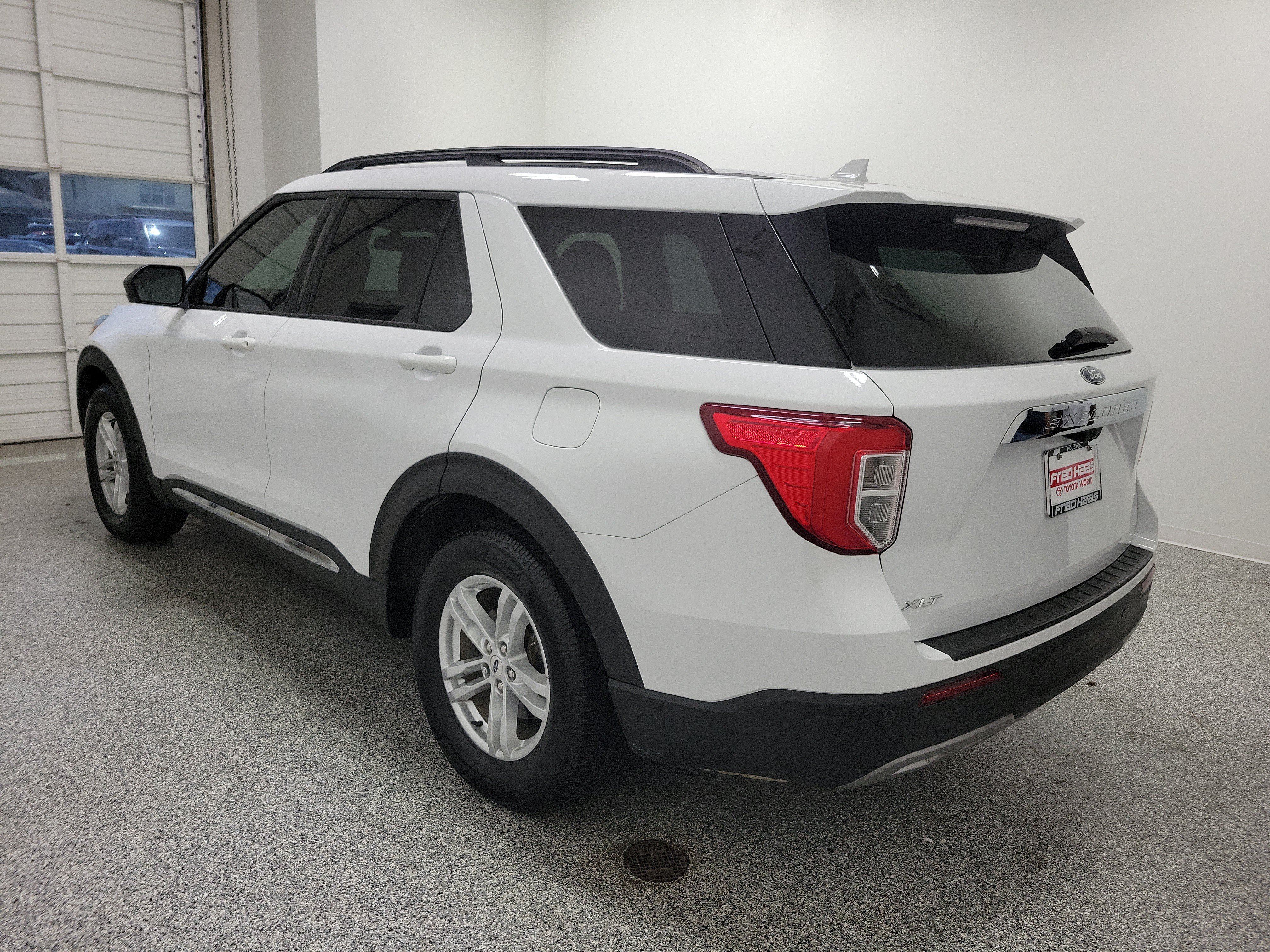 Used 2020 Ford Explorer XLT w/ Equipment Group 202A RWD image 5