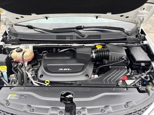 Used 2018 Chrysler Pacifica Limited w/ Tire & Wheel Group FWD image 45