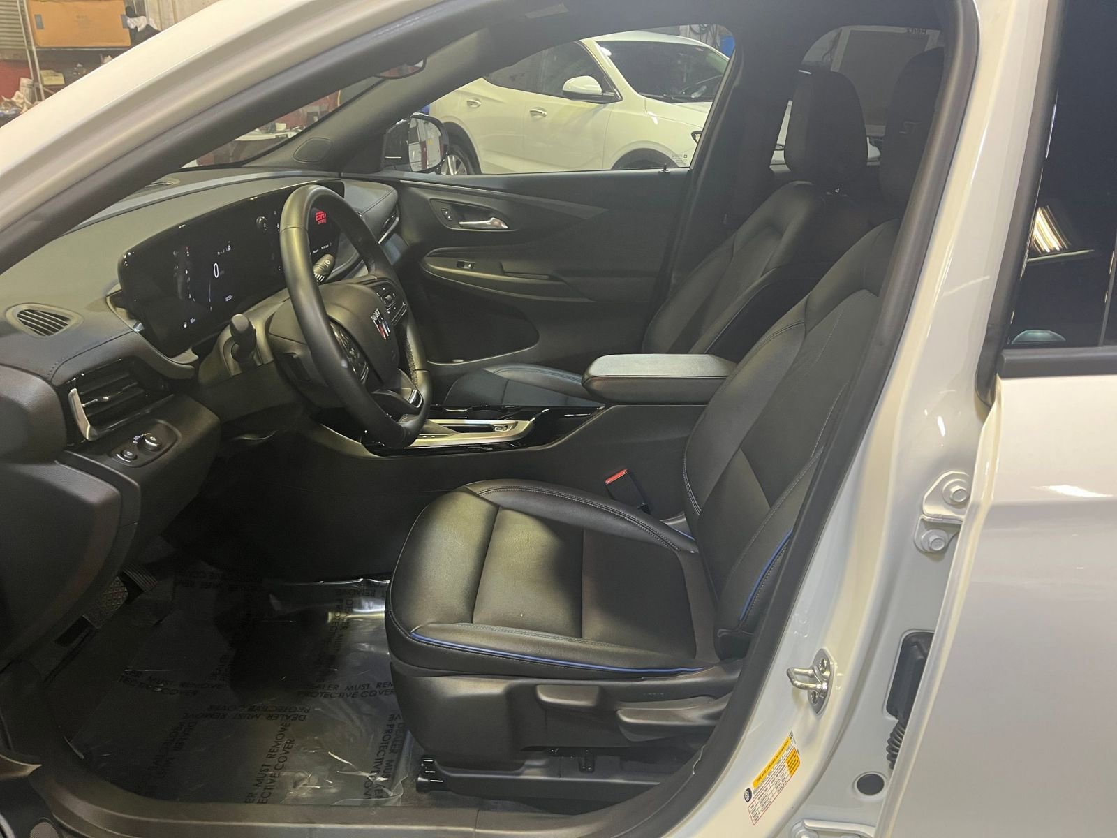 Used 2025 Buick Envista Sport Touring image 25