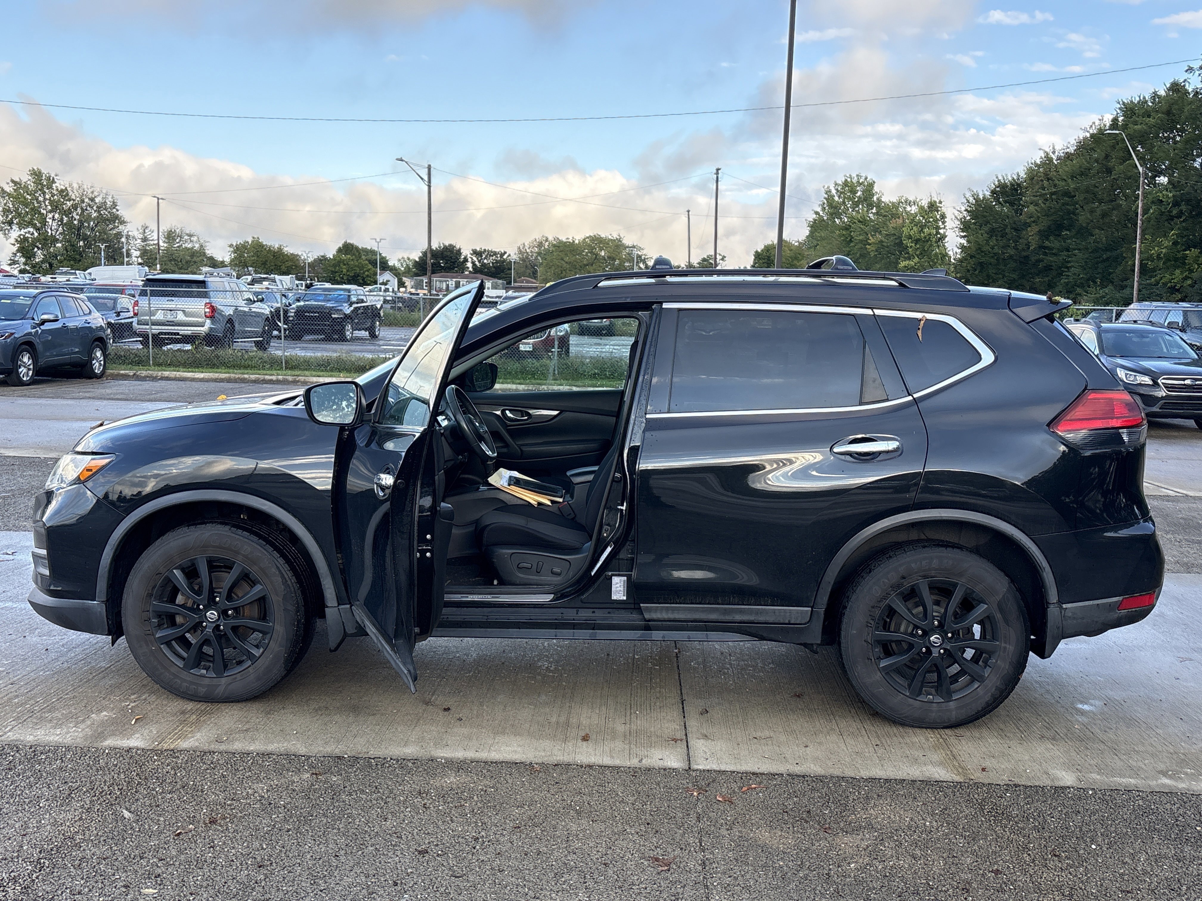 Used 2017 Nissan Rogue SV w/ Midnight Edition
