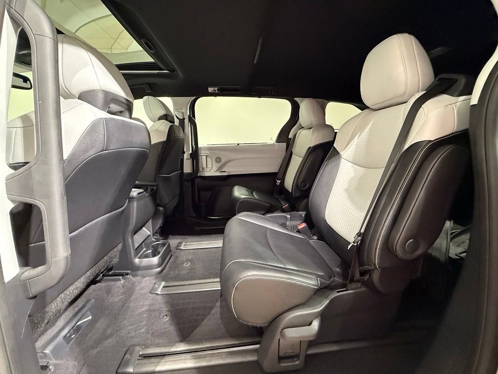 Used 2025 Toyota Sienna XSE w/ XSE Plus Package AWD/4WD image 20