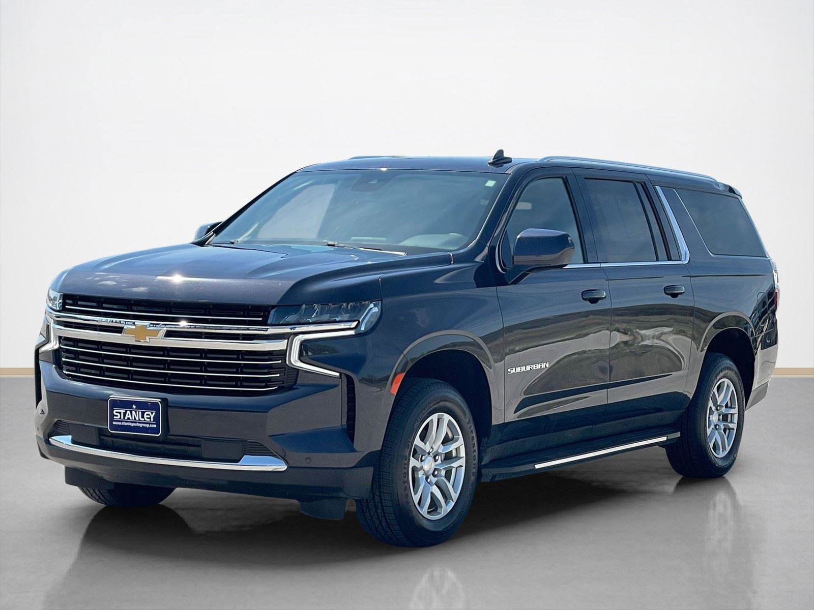 Used 2024 Chevrolet Suburban LT image 3
