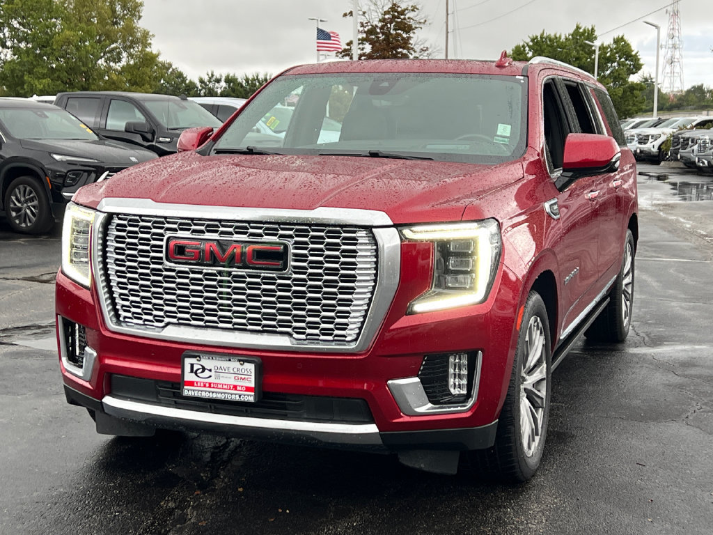 Used 2022 GMC Yukon XL Denali w/ Denali Ultimate Package AWD/4WD image 2