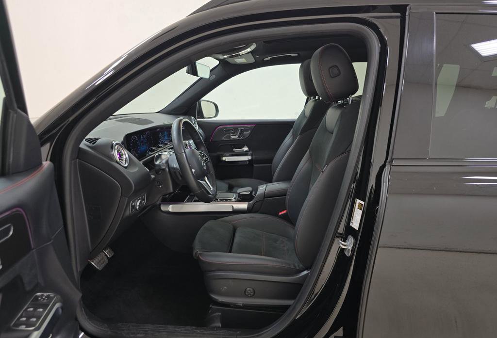 Used 2023 Mercedes-Benz GLB 250 image 4