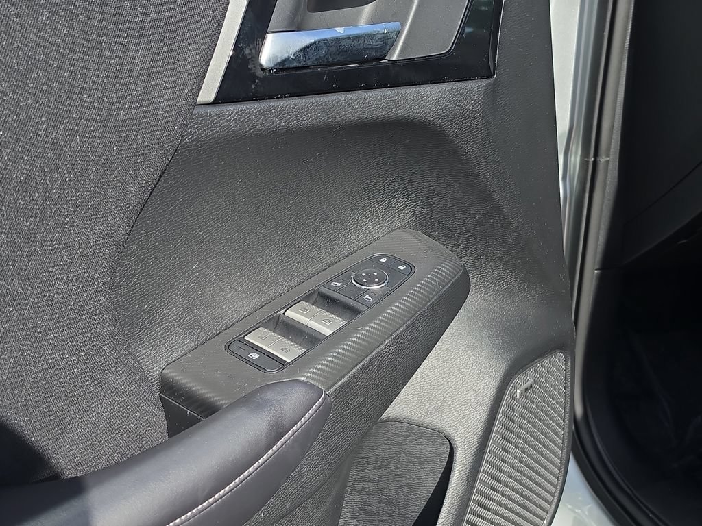Used 2025 Mitsubishi Outlander ES FWD image 16