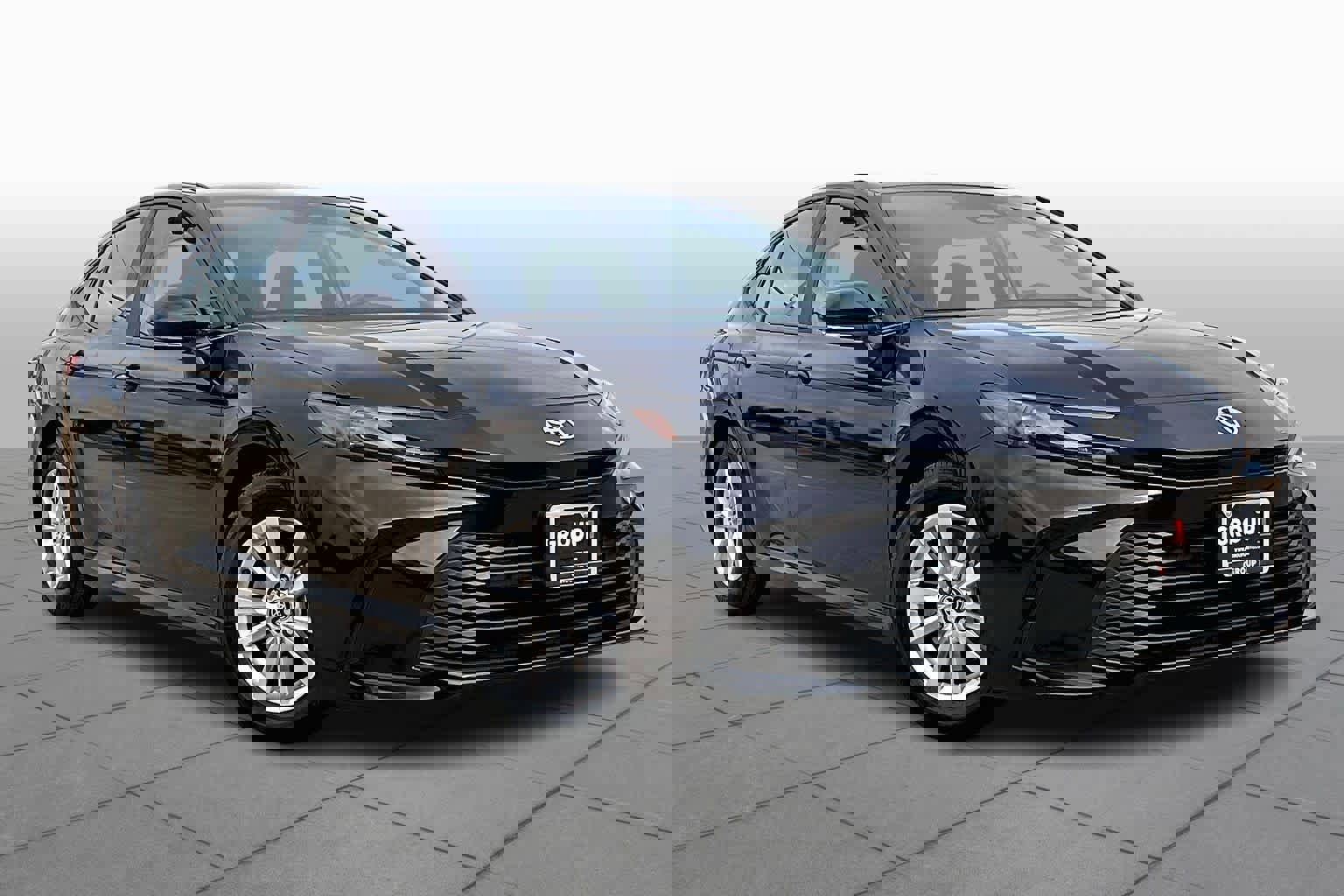 Used 2025 Toyota Camry LE image 3