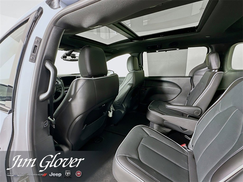 New 2026 Chrysler Pacifica Limited w/ S Appearance Package image 17