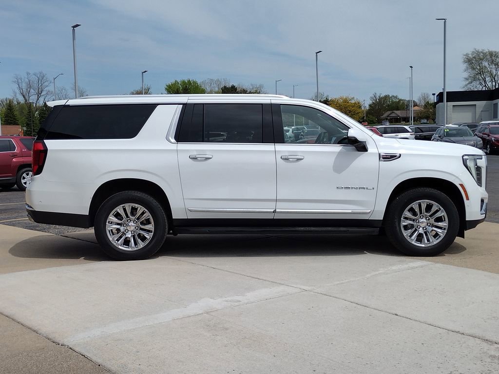 Used 2025 GMC Yukon XL Denali AWD/4WD image 15
