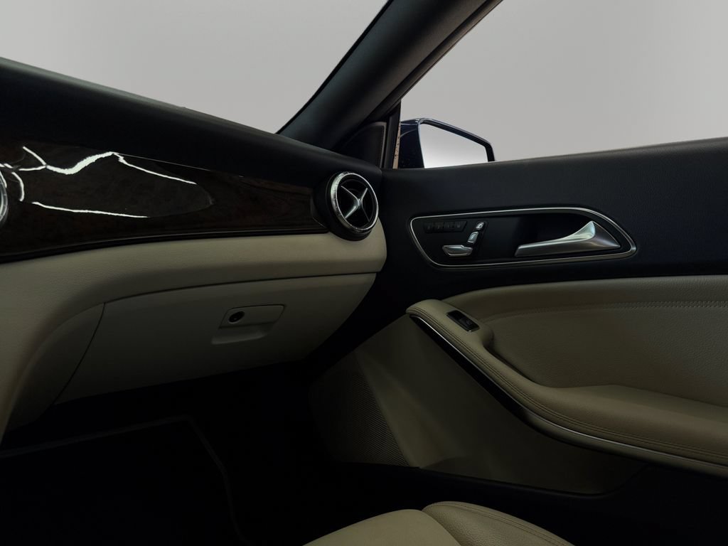 Used 2018 Mercedes-Benz CLA 250 image 22