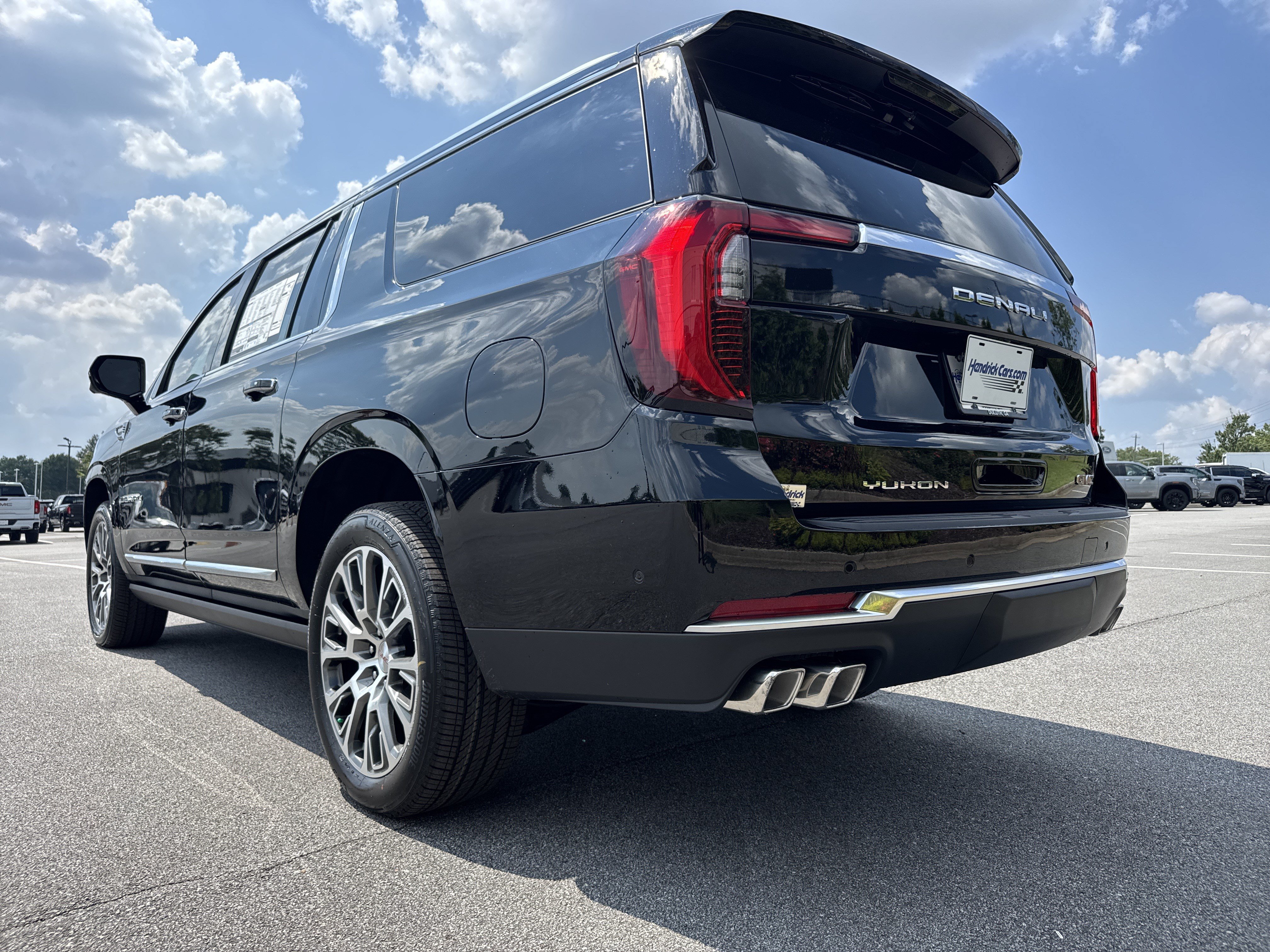 New 2026 GMC Yukon XL Denali w/ Denali Reserve Package AWD/4WD image 8