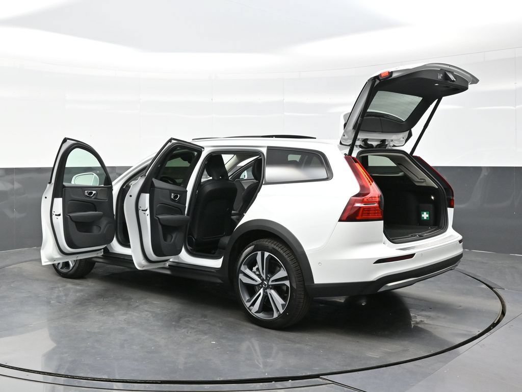 New 2026 Volvo V60 B5 Cross Country Plus w/ Protection Package Premier AWD/4WD image 44