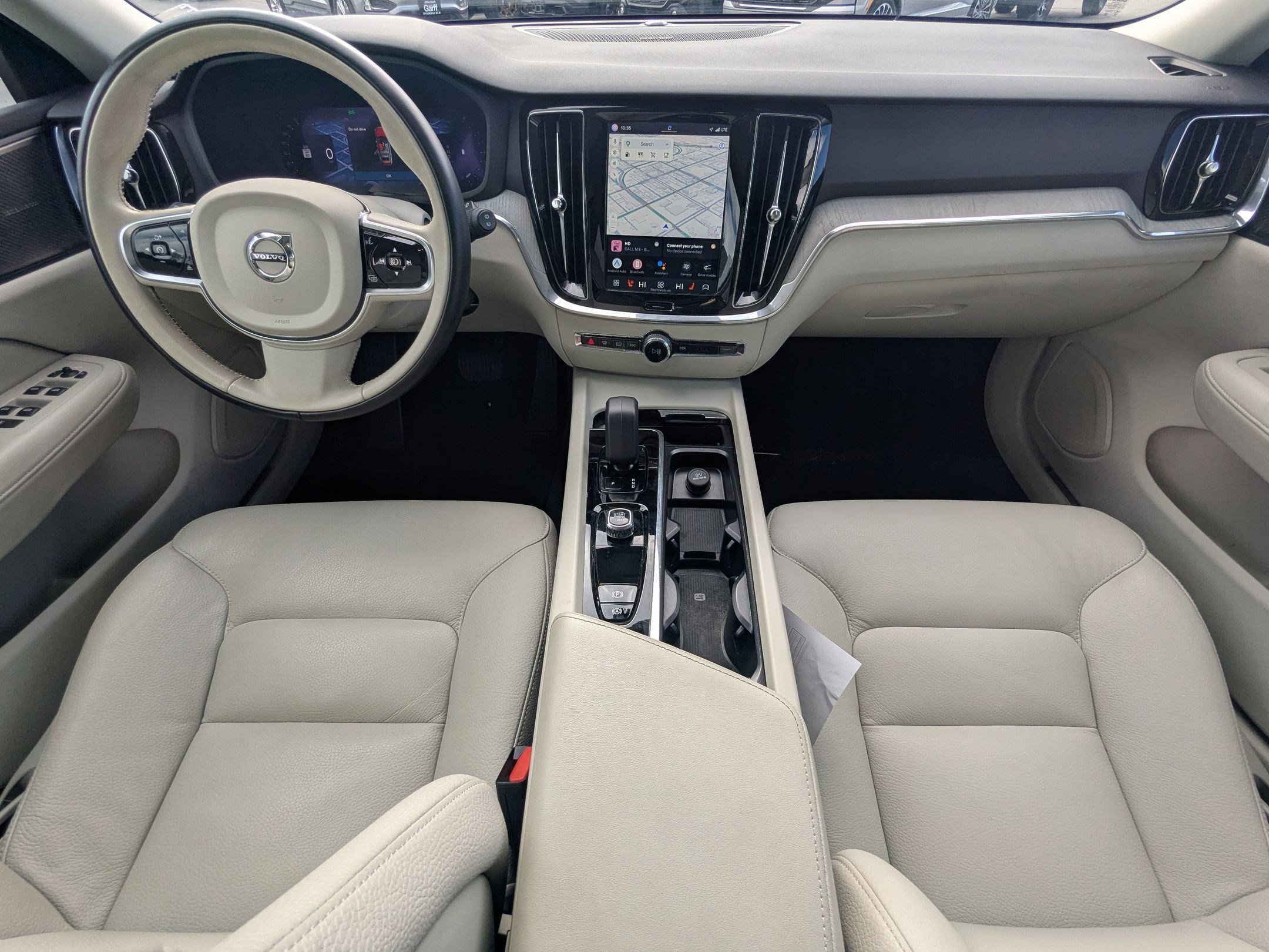 Used 2025 Volvo V60 B5 Cross Country Plus image 28