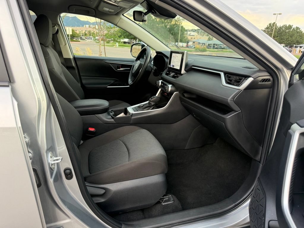 Used 2025 Toyota RAV4 XLE AWD/4WD image 28
