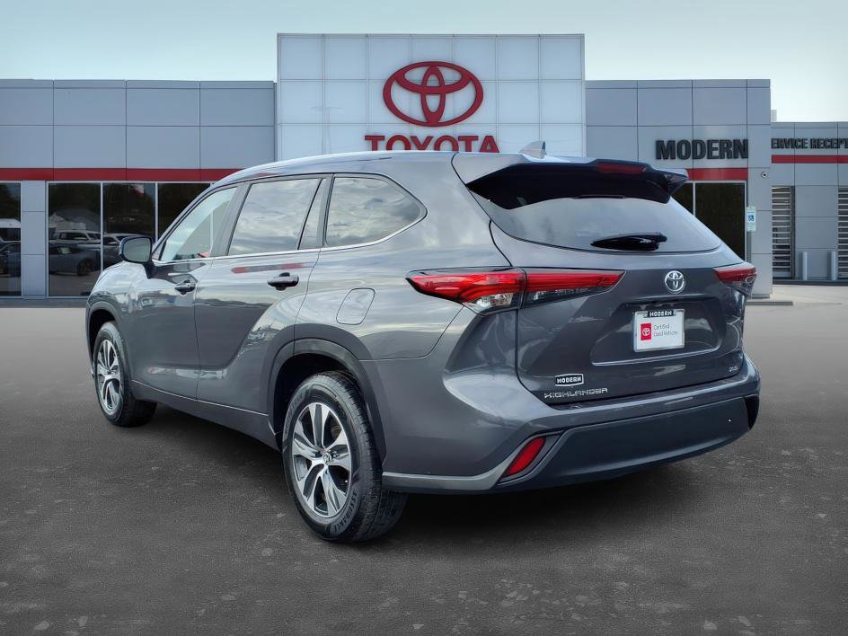Certified 2023 Toyota Highlander XLE image 7