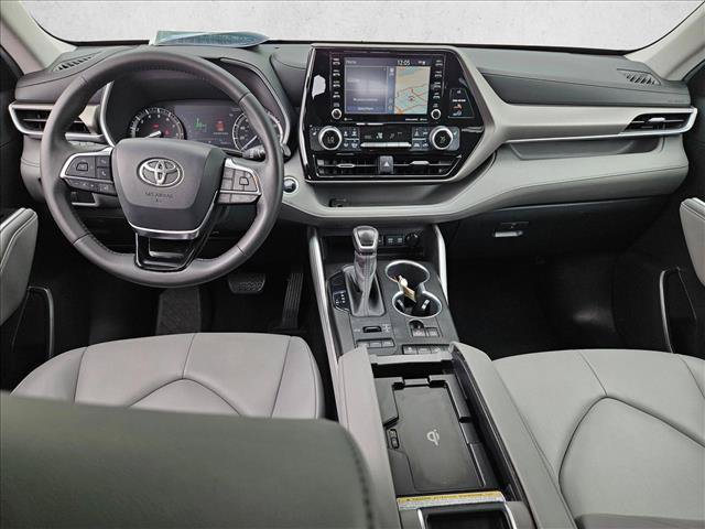 Used 2020 Toyota Highlander XLE AWD/4WD image 17
