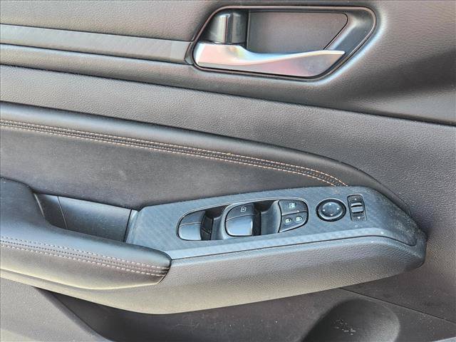 Used 2020 Nissan Altima 2.5 SR w/ Premium Package FWD image 10