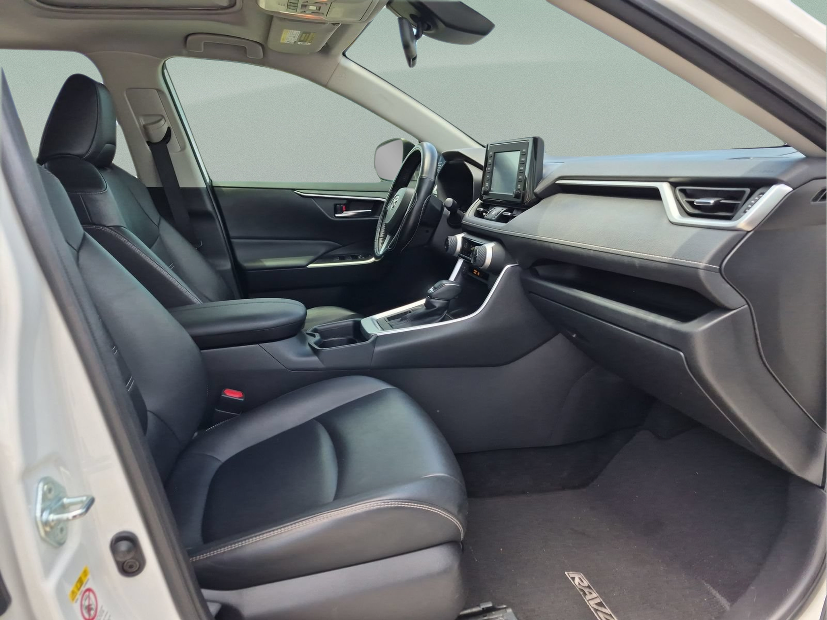 Used 2019 Toyota RAV4 XLE Premium FWD image 20