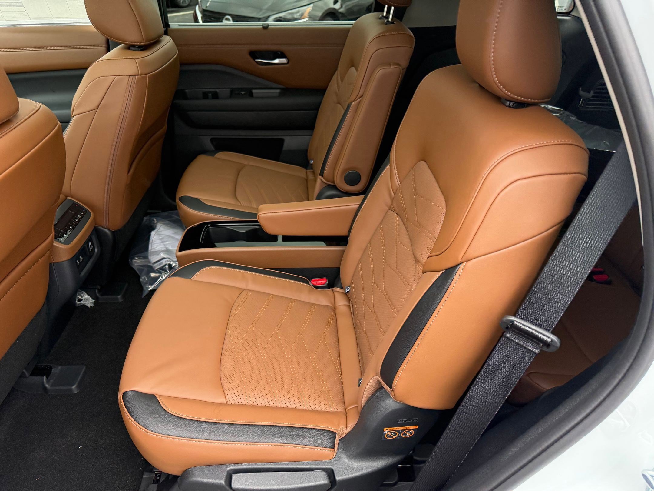 New 2025 Nissan Pathfinder Platinum image 16