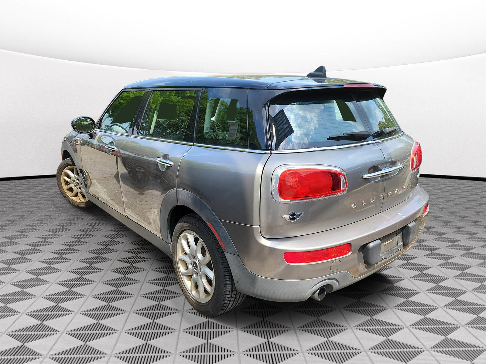 Used 2017 MINI Cooper Clubman FWD image 4