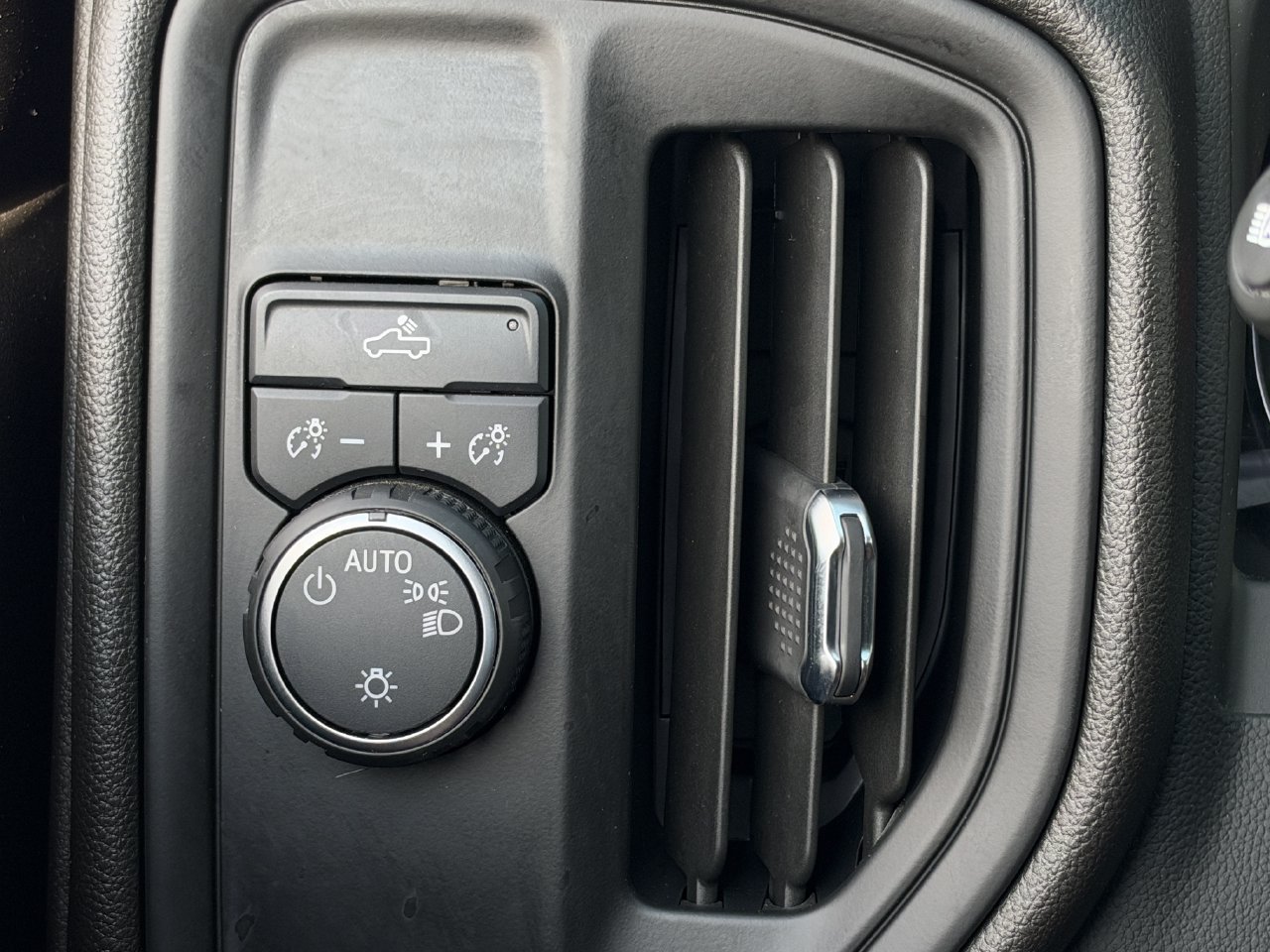 Certified 2024 Chevrolet Silverado 1500 Custom w/ LPO, Dark Essentials Package RWD image 21