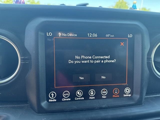 Used 2020 Jeep Gladiator Overland AWD/4WD image 12