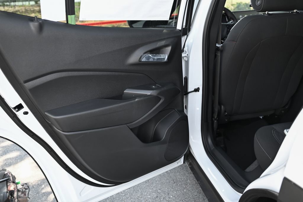 New 2026 Chevrolet Trax RS FWD image 29