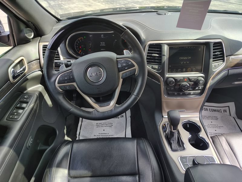 Used 2017 Jeep Grand Cherokee Overland AWD/4WD image 29
