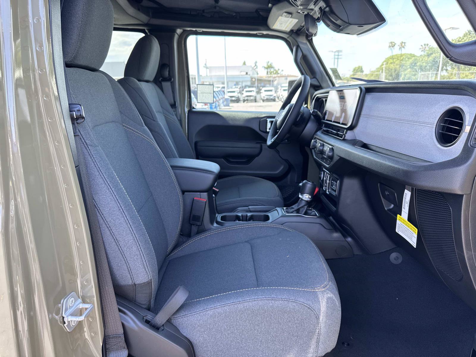 New 2026 Jeep Gladiator Sport AWD/4WD image 32