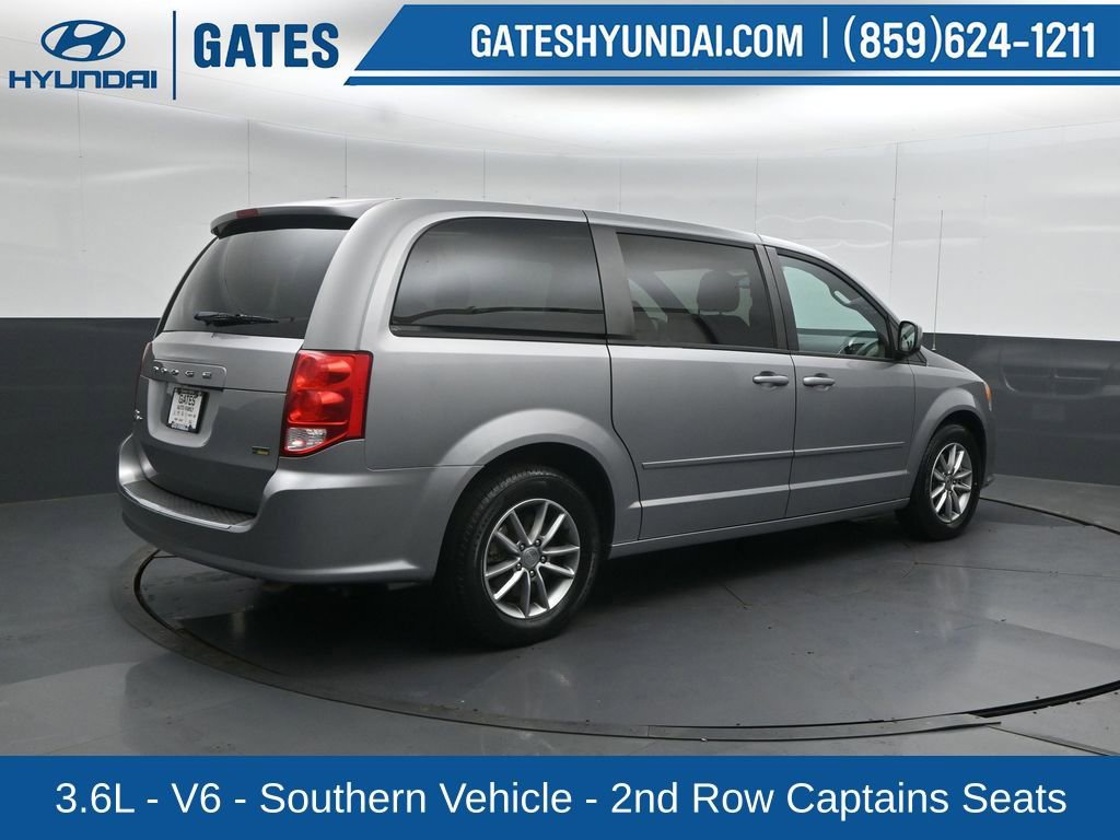 Used 2016 Dodge Grand Caravan SE FWD image 2