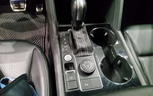 Used 2022 Volkswagen Atlas SEL R-Line image 33