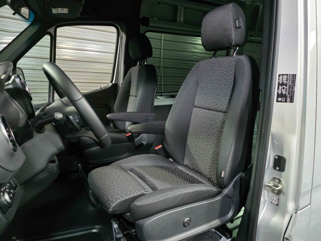 Used 2022 Mercedes-Benz Sprinter 3500 image 17