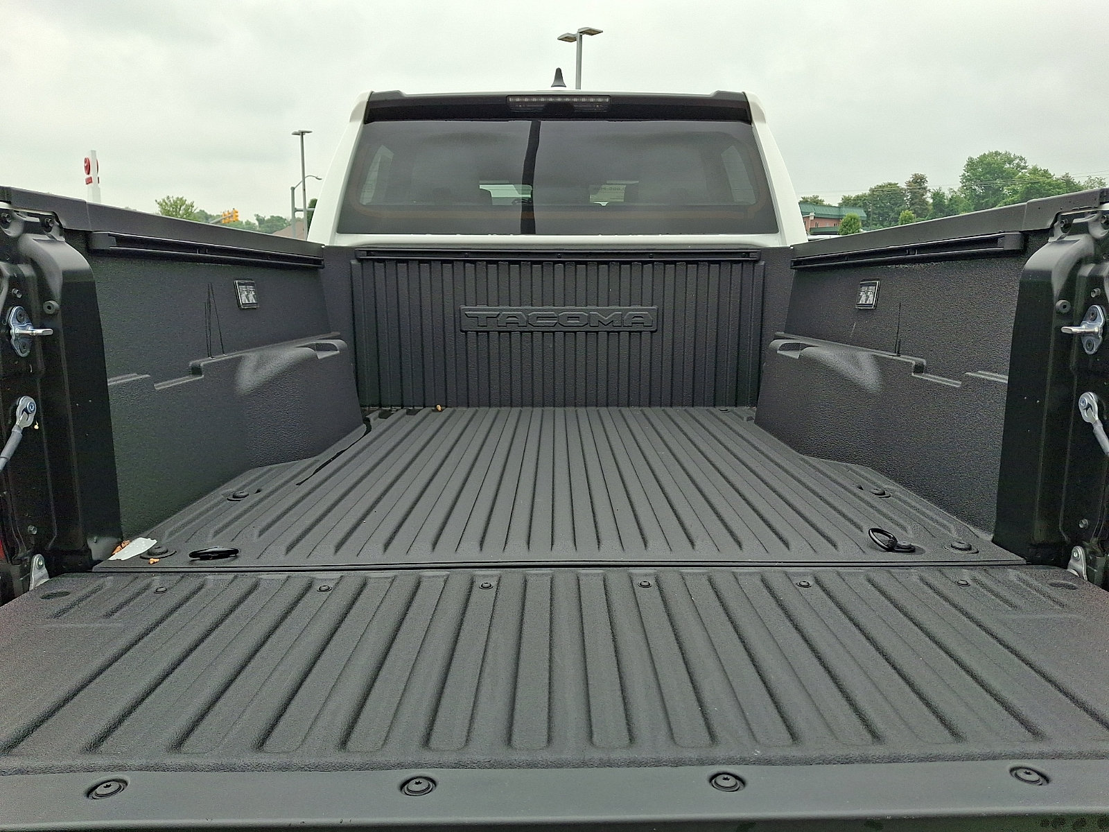 Certified 2025 Toyota Tacoma SR5 AWD/4WD image 29
