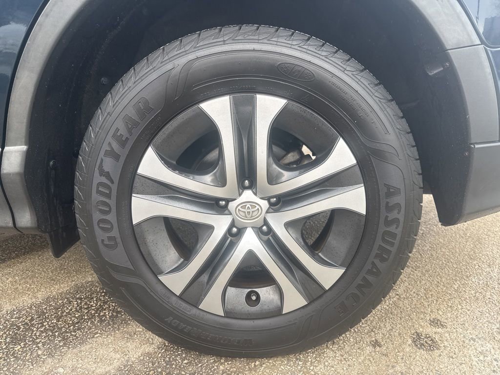 Used 2018 Toyota RAV4 LE w/ All Weather Liner Package image 10