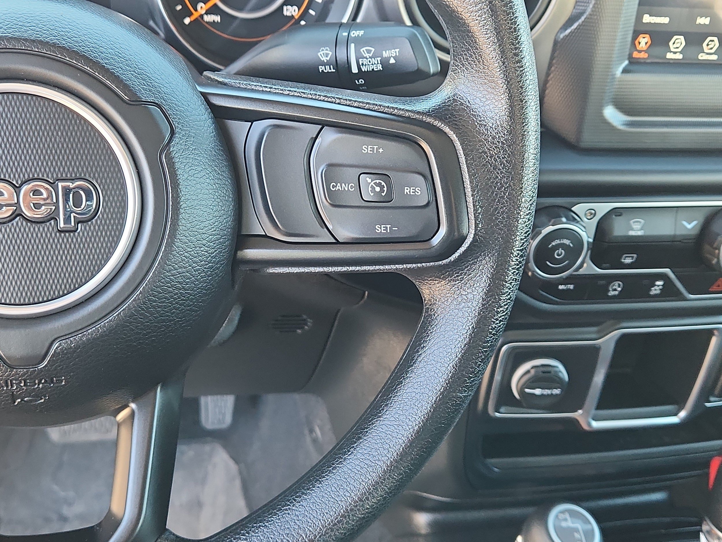 Used 2023 Jeep Gladiator Sport AWD/4WD image 17