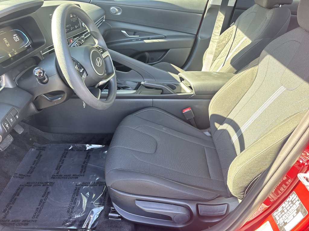 Used 2025 Hyundai Elantra SE FWD image 9