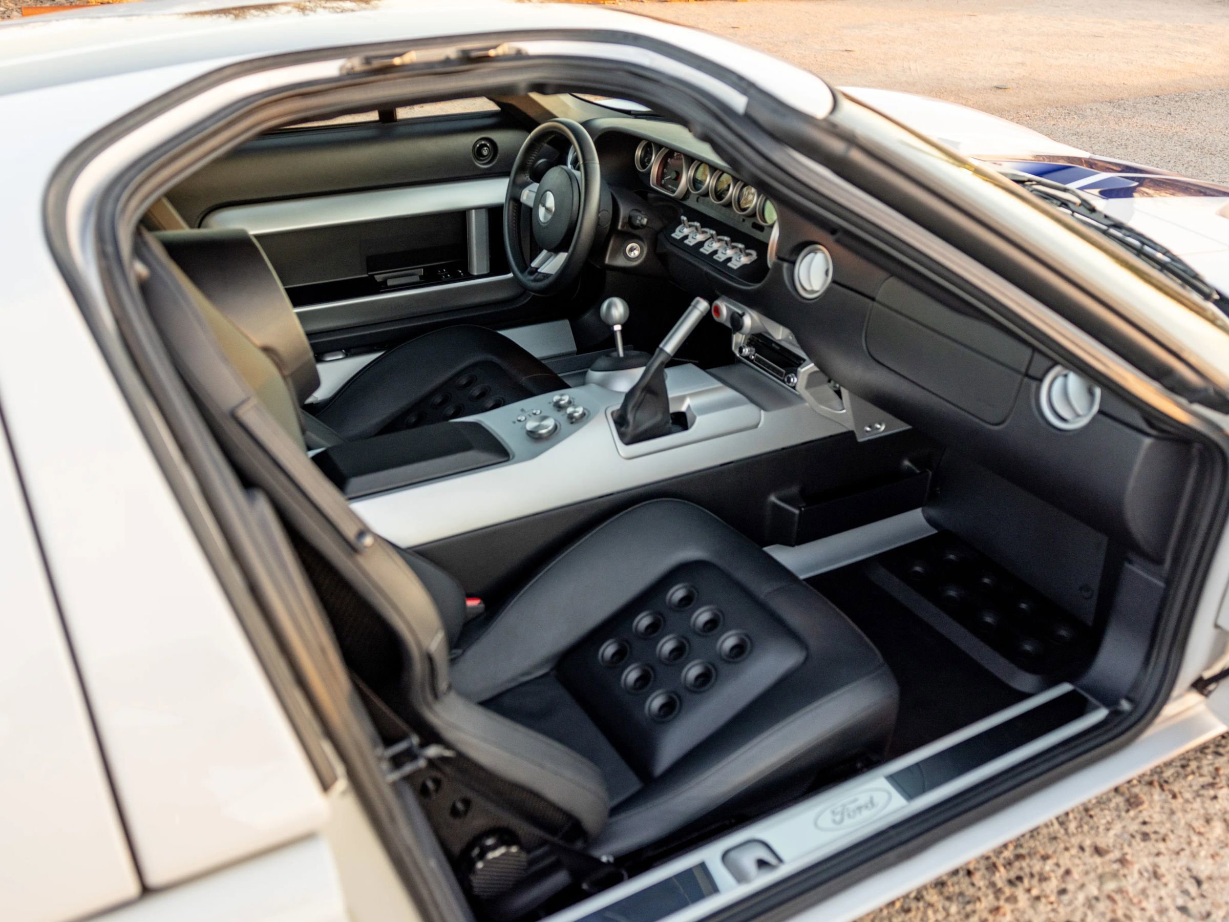 Used 2005 Ford GT image 13