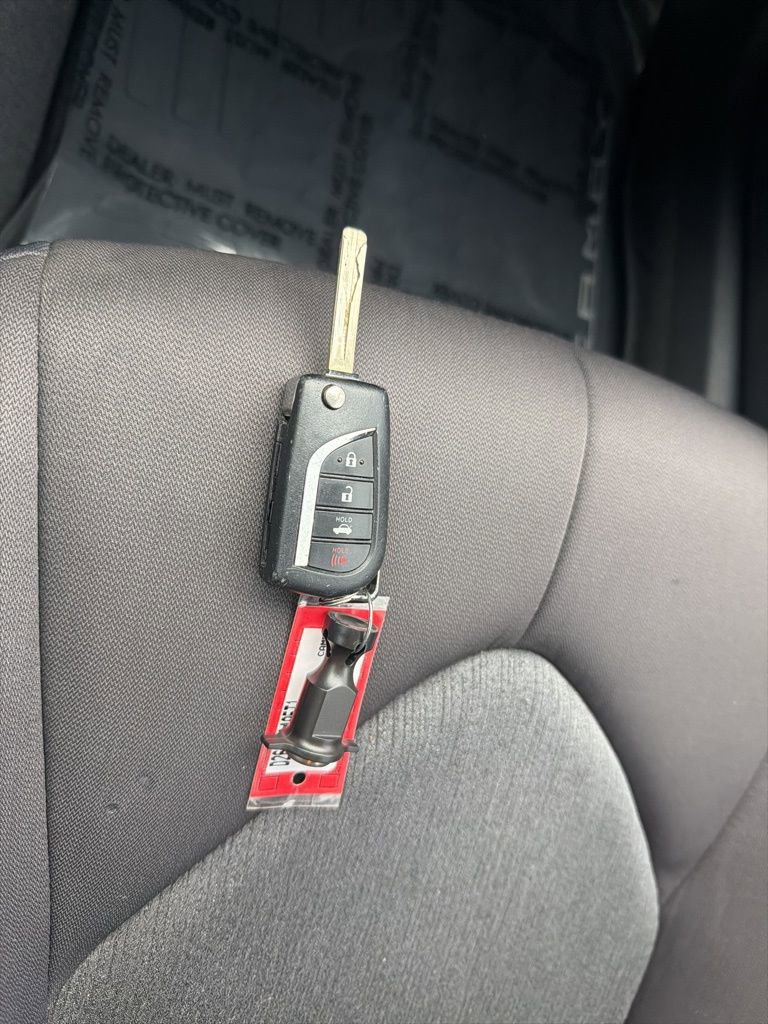 Used 2019 Toyota Camry LE image 31