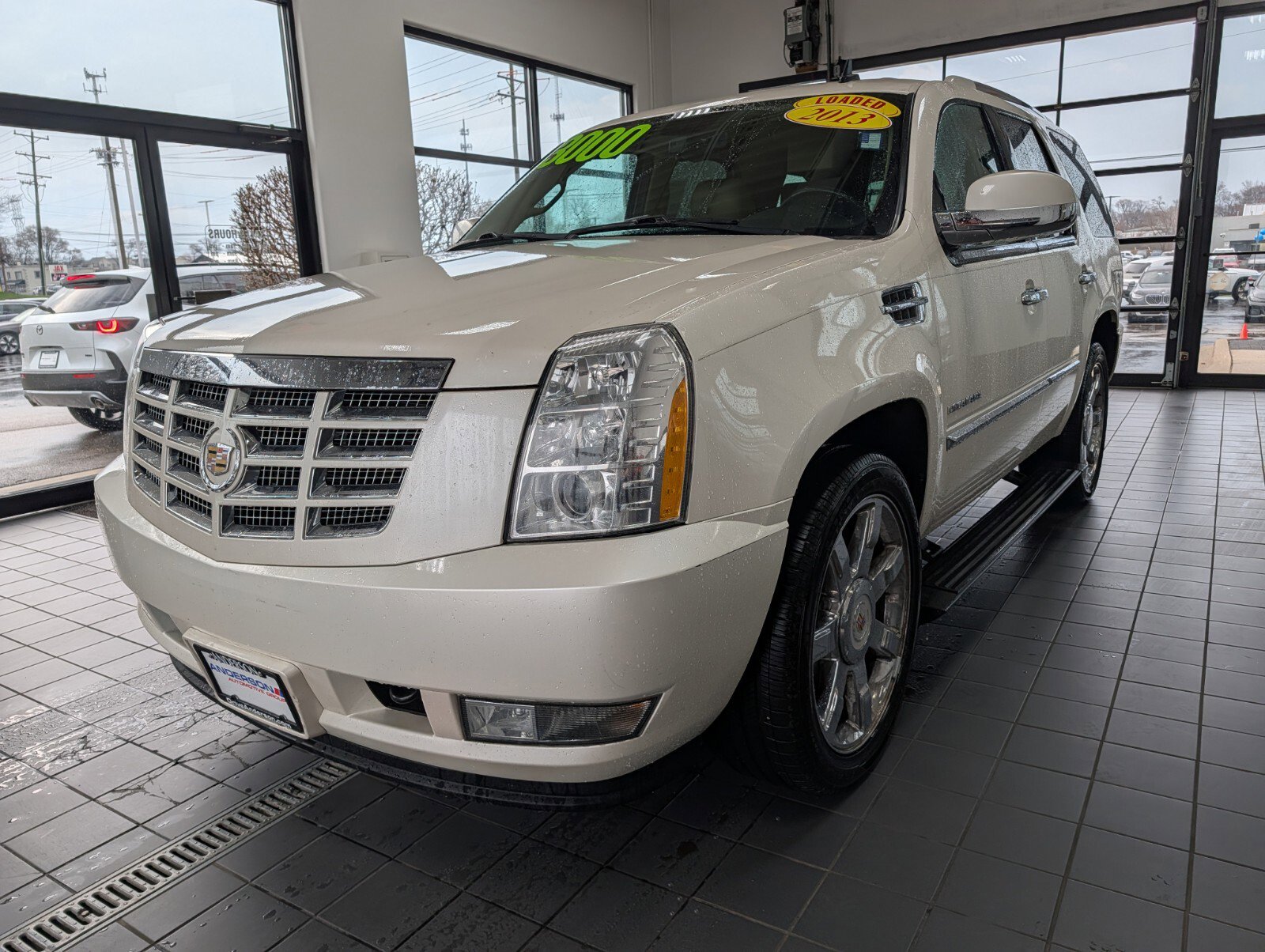 Used 2013 Cadillac Escalade Luxury AWD/4WD image 6