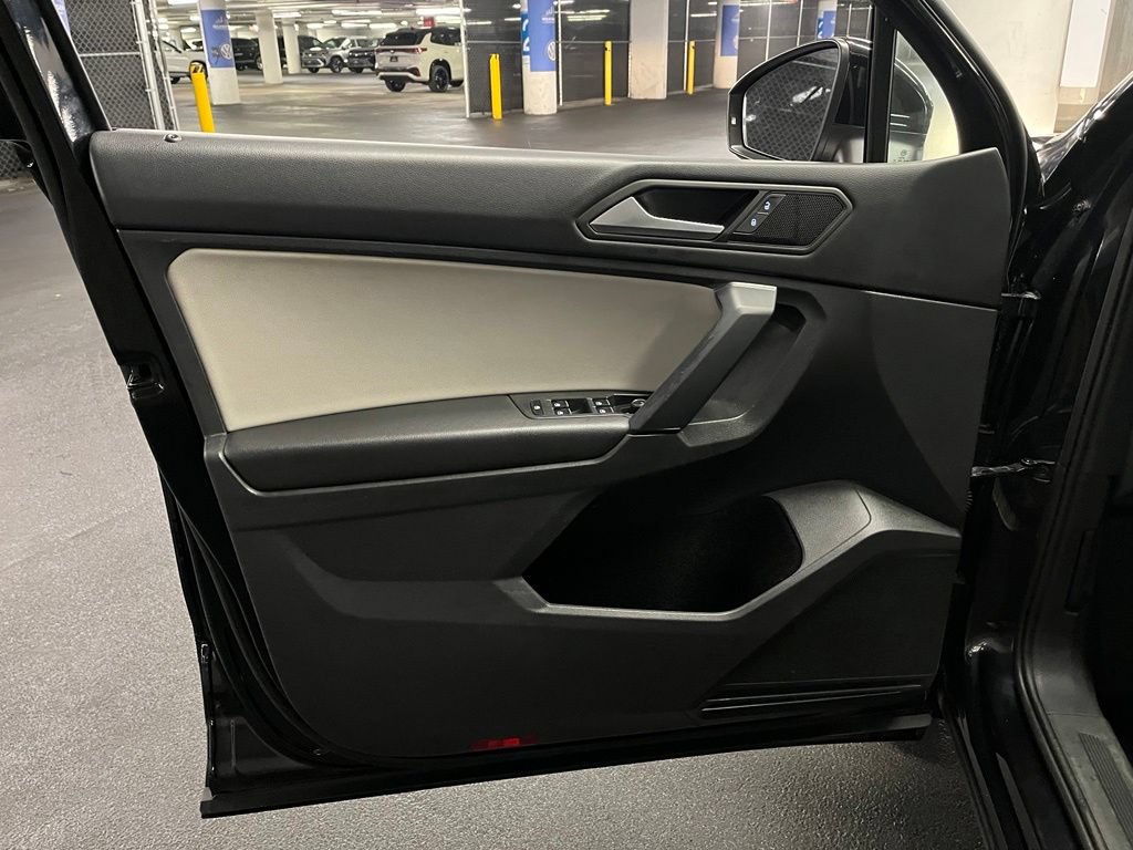 Used 2019 Volkswagen Tiguan SE w/ Panoramic Sunroof Package AWD/4WD image 16