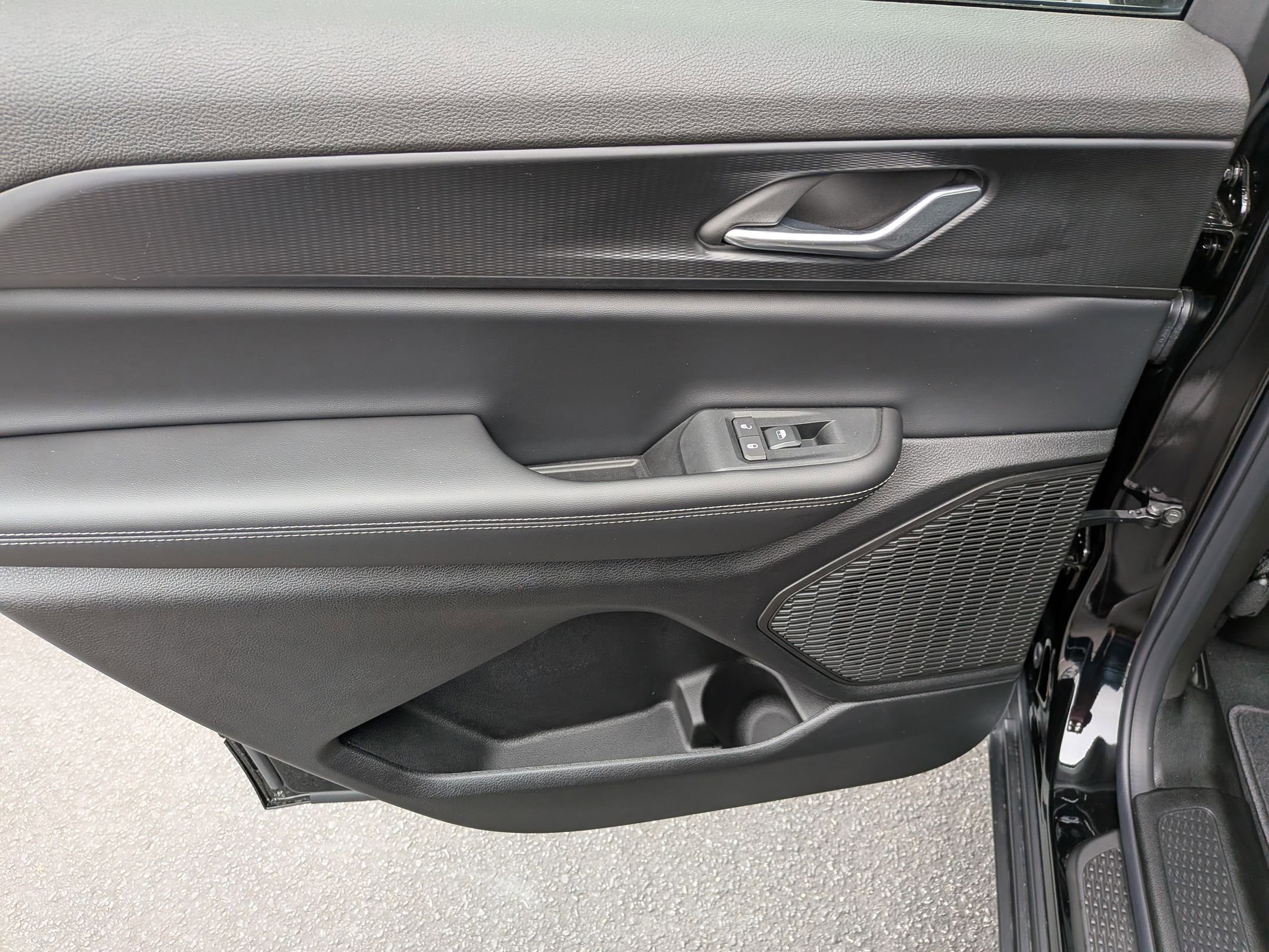 Used 2025 Jeep Grand Cherokee L Altitude RWD image 25