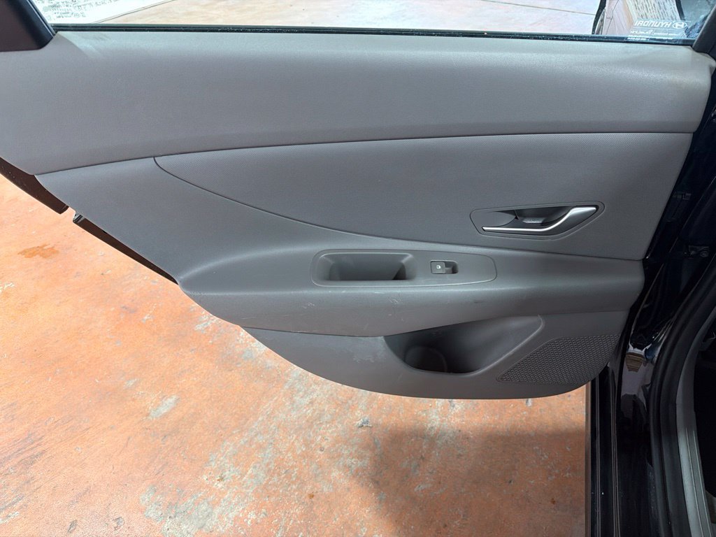 Used 2021 Hyundai Elantra SEL FWD image 17