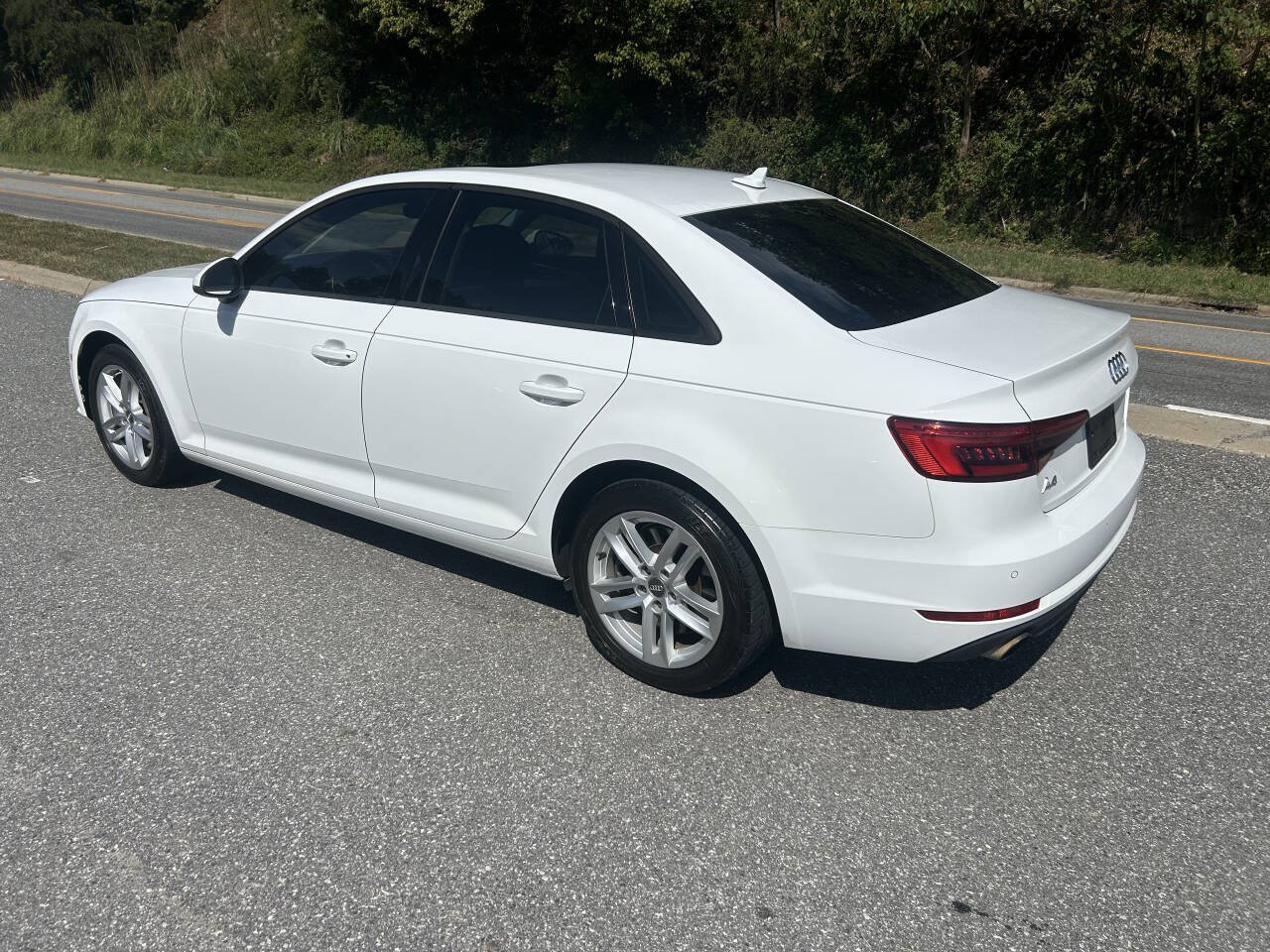 Used 2017 Audi A4 2.0T Premium FWD image 4