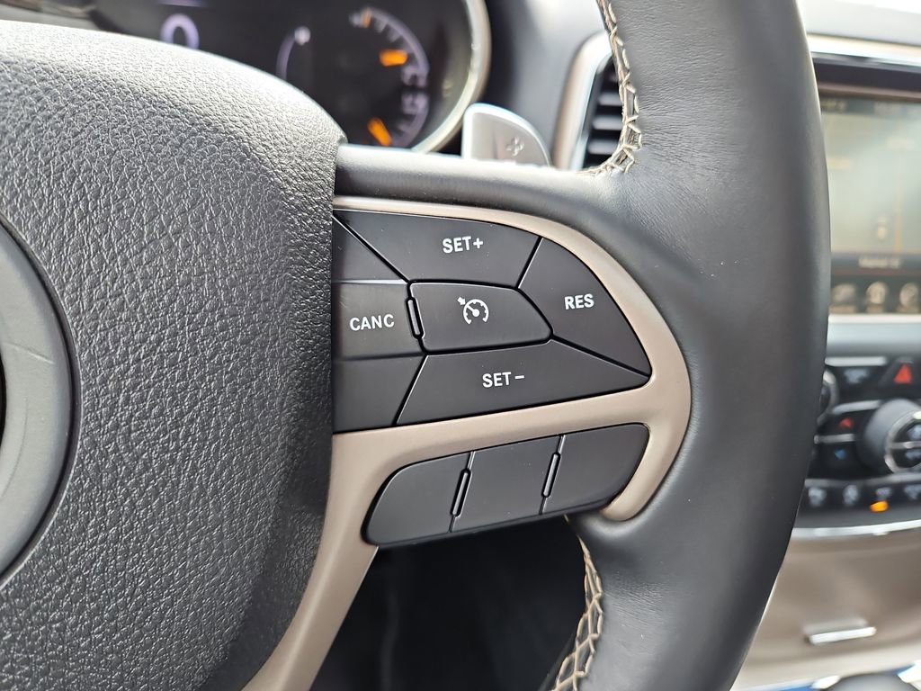 Used 2017 Jeep Grand Cherokee Limited image 12