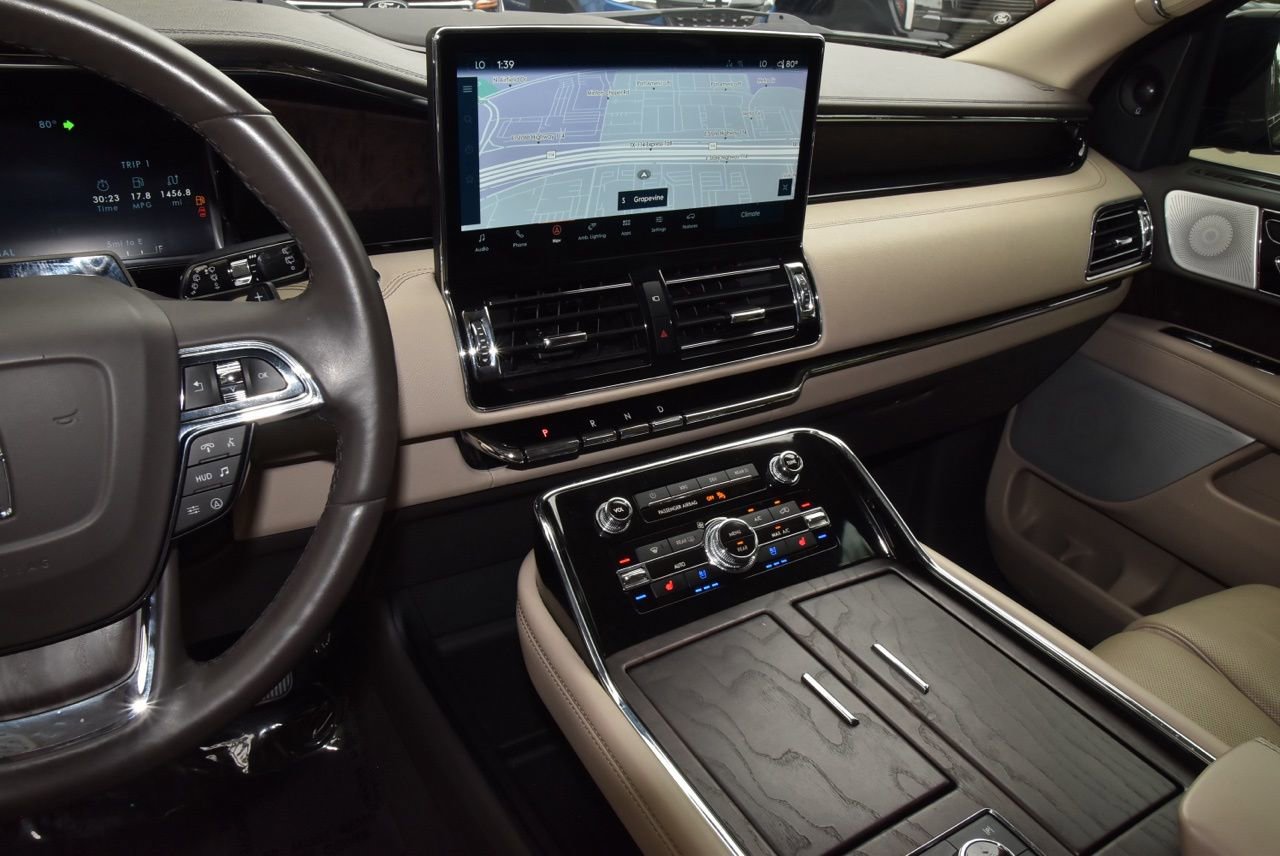 Used 2024 Lincoln Navigator Reserve AWD/4WD image 25